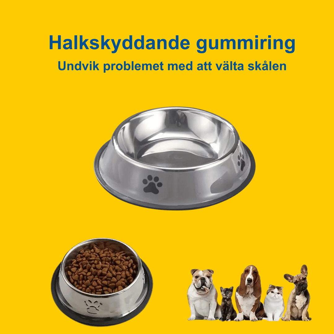 En matskål i rostfritt stål med halkskyddande gummiring. Skålen är fylld med hundmat och bilden visar olika hundar och katter som äter ur skålen. Texten "Halkskyddande gummiring Undvik problemet med att välta skålen" finns i bilden.