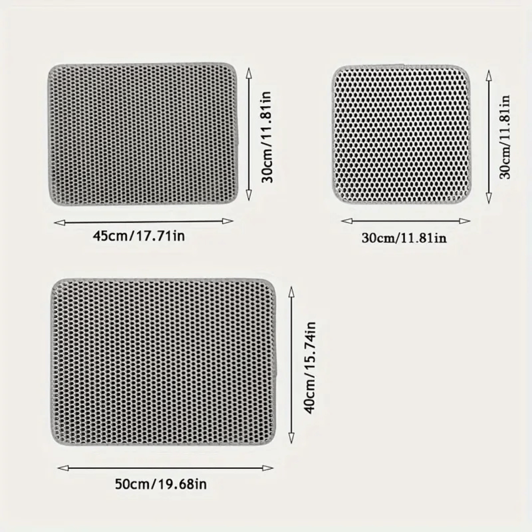 Tre grå kattmattor i olika storlekar: 45 cm x 30 cm, 30 cm x 30 cm och 50 cm x 40 cm. Alla mattor har en bikakeformad design som effektivt fångar upp kattsand.