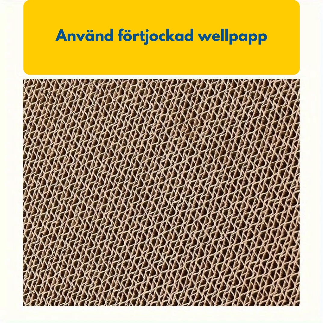 Närbild på en klösbräda i beige wellpapp. Texten "Använd förtjockad wellpapp" finns i bilden.