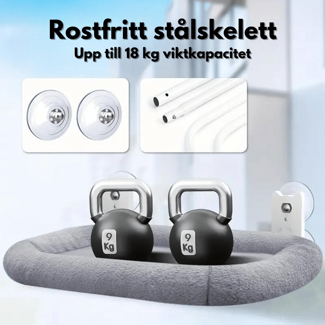 En grå fönsterhängmatta med ett rostfritt stålskelett som klarar upp till 18 kg viktkapacitet. Bilden visar två 9 kg kettlebells på hängmattan för att illustrera dess styrka. Sugkopparna och stålrören som används i konstruktionen visas också.